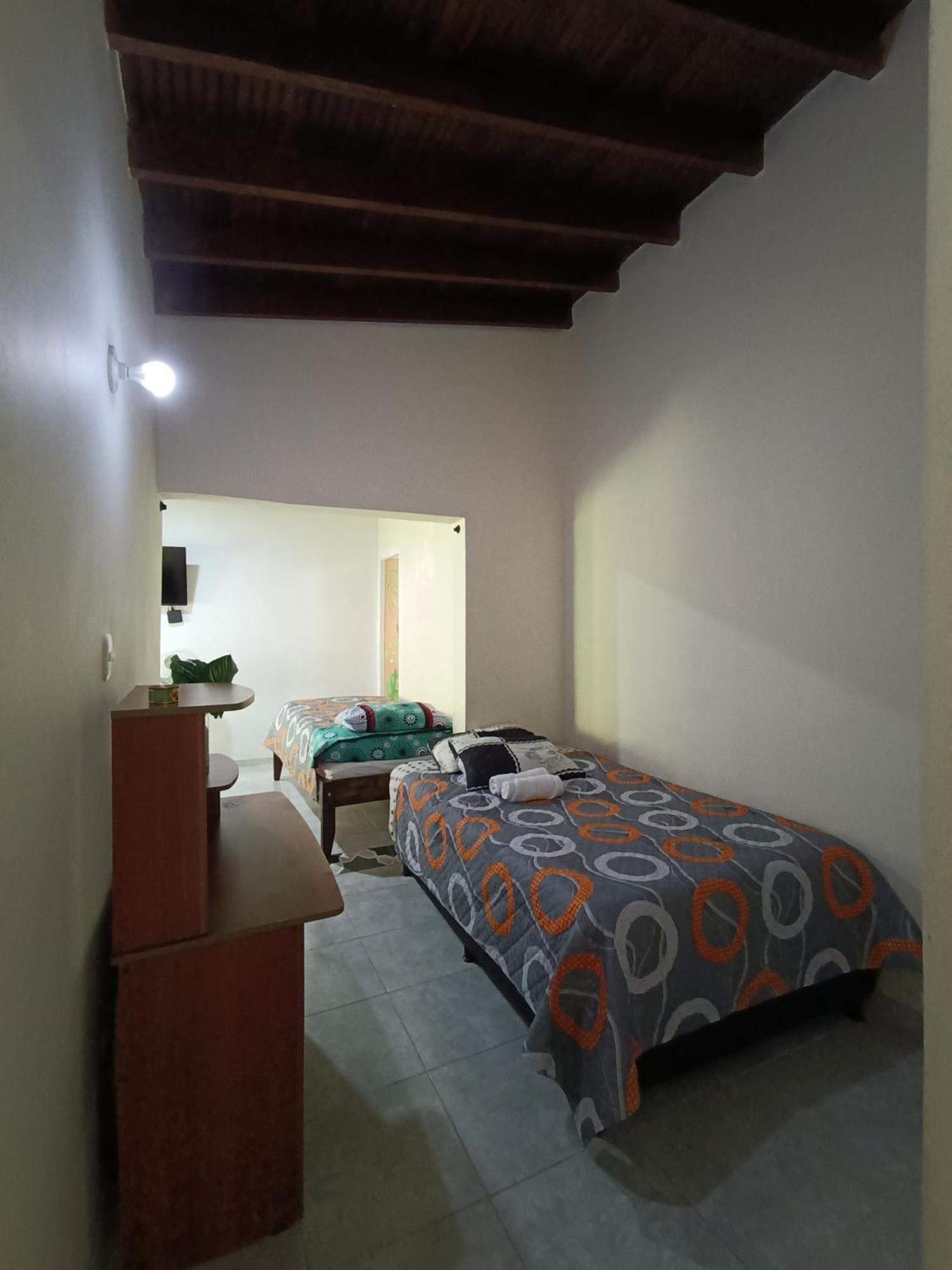 Pa Pasiar Hostal Medellín Szoba fotó