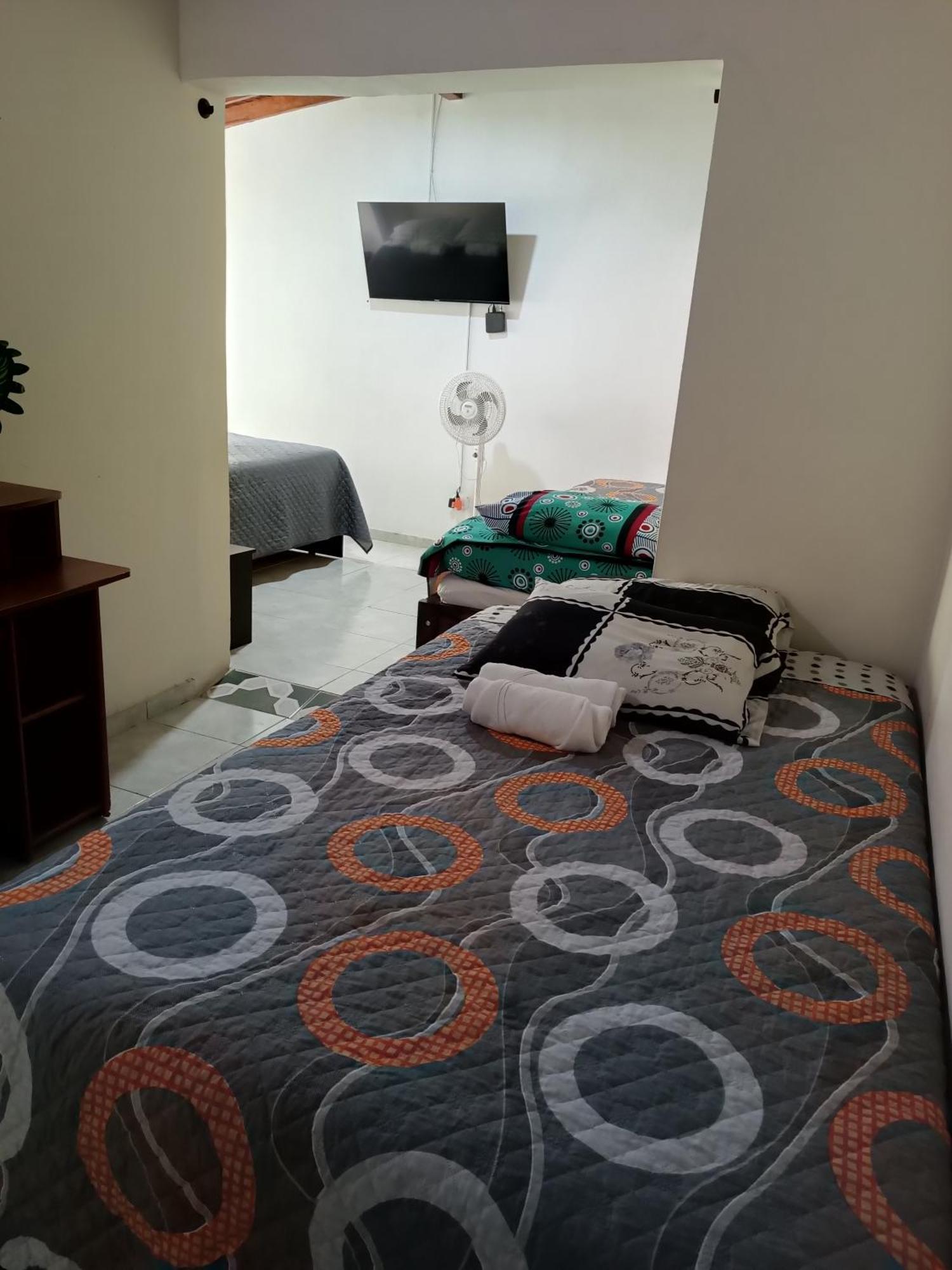Pa Pasiar Hostal Medellín Szoba fotó