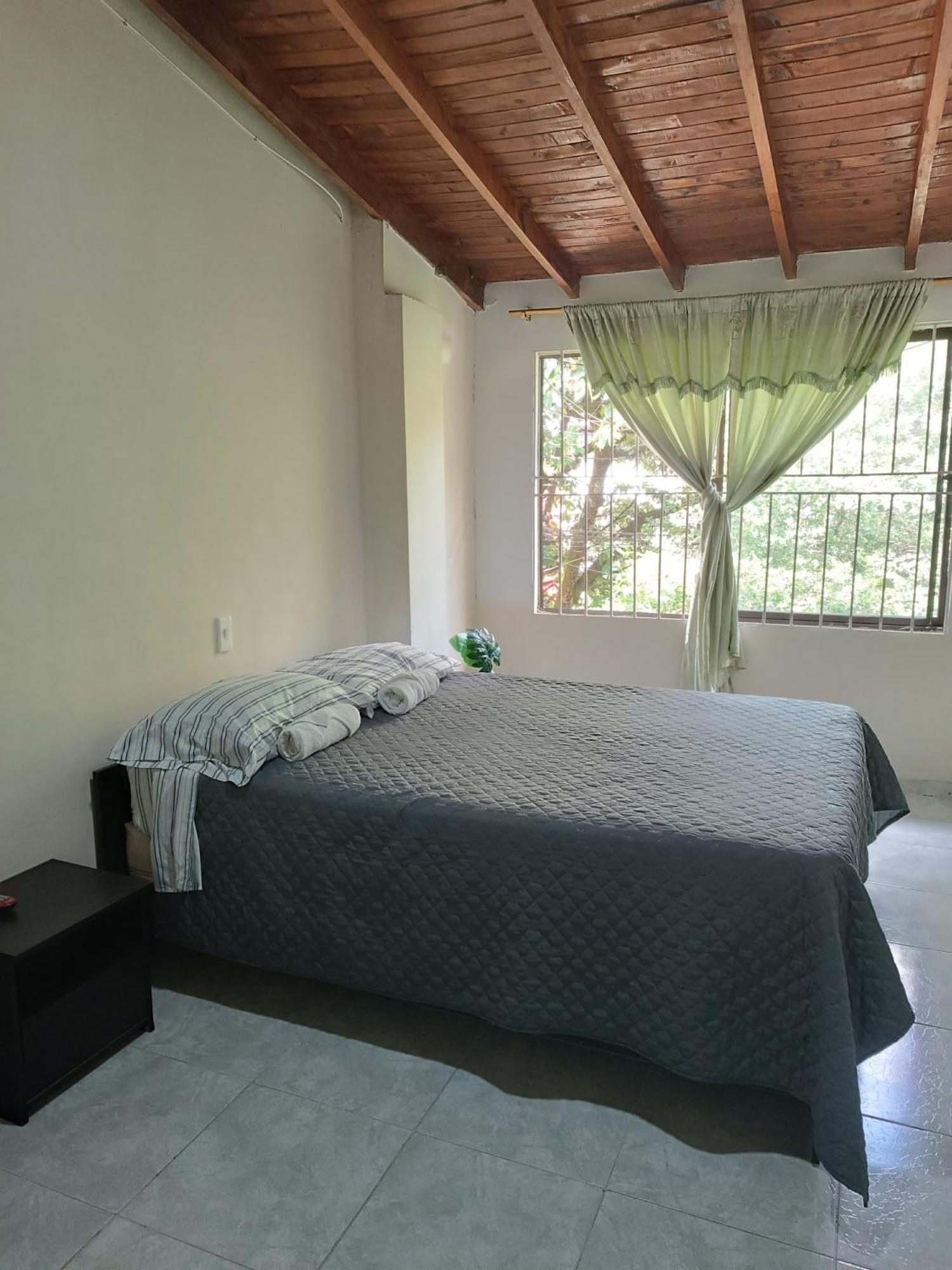 Pa Pasiar Hostal Medellín Szoba fotó
